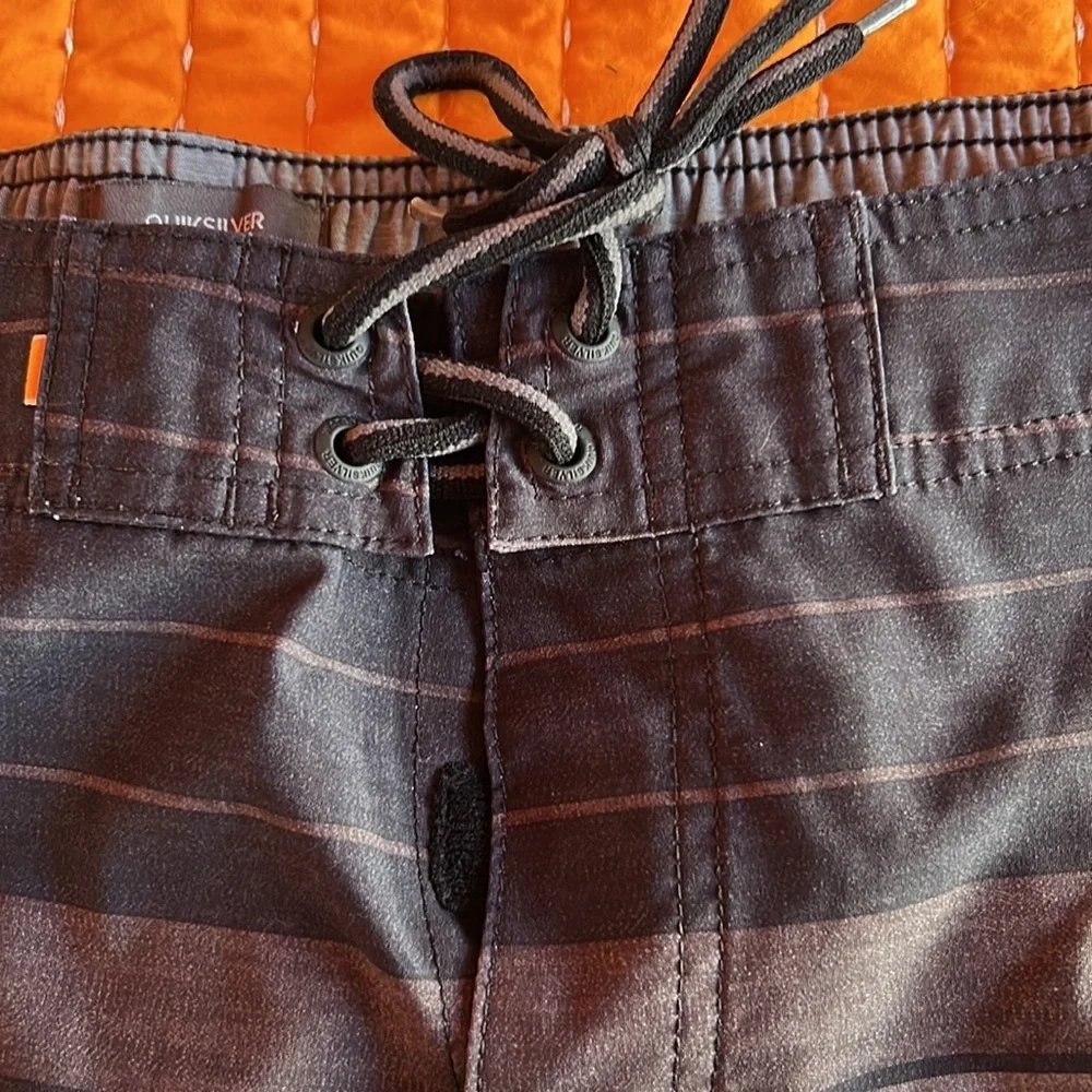 Quicksilver waterman collection swim trunks with pockets. Sz36
